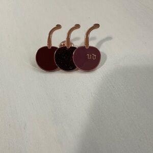 Urban Decay Enamel‎ Cherry Pin